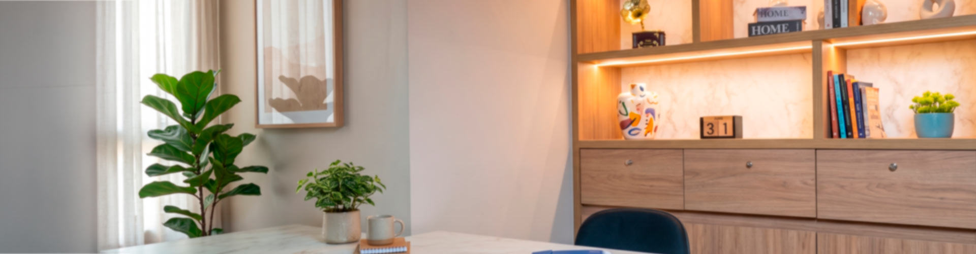 Ambiente do consultório psicológico com iluminação acolhedora
